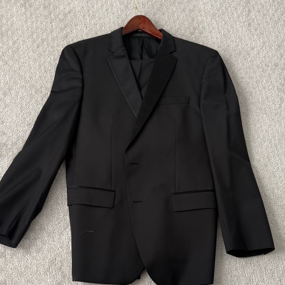 Hugo Boss Elegant Black Tuxedo